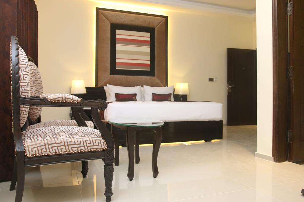 Hotel Grand Enclave Lahore Pokoj fotografie