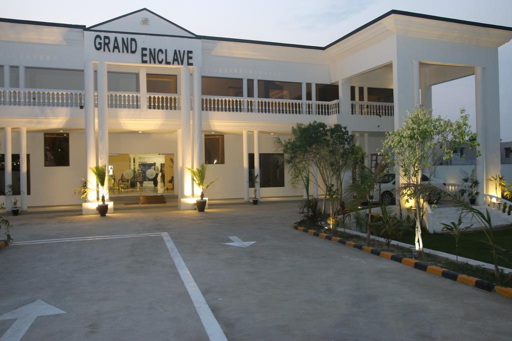 Hotel Grand Enclave Lahore Pokoj fotografie